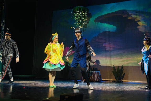 "&Dcy;&yucy;&jcy;&mcy;&ocy;&vcy;&ocy;&chcy;&kcy;&acy;"