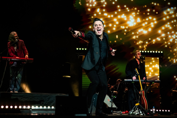 Легендарные хиты Depeche Mode «Enjoy The Symphony» Show с оркестром