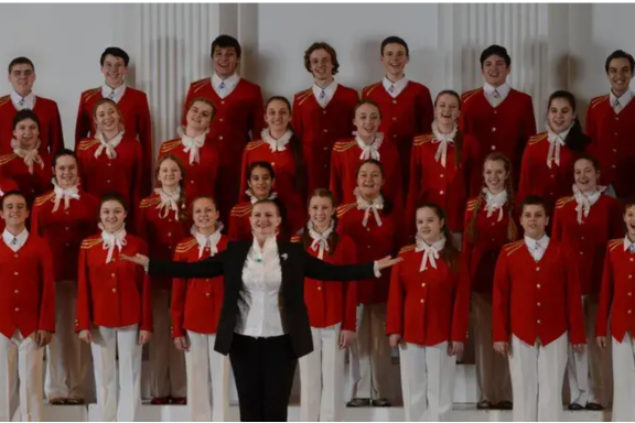 Новогодний концерт детского хора "Новые имена", "В погоне за детством"